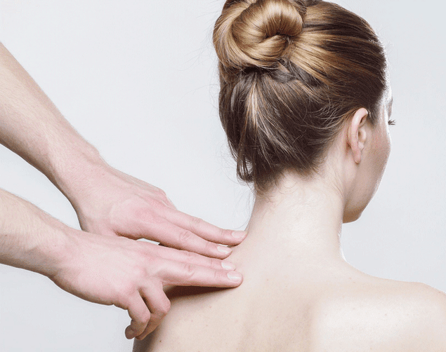ženska masaža vrata